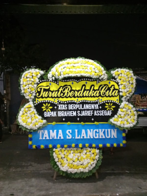 Papan Bunga Duka di Tigapanah